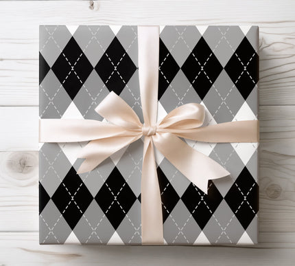 Refined black and white argyle design, perfect for classic and sophisticated wrapping. 